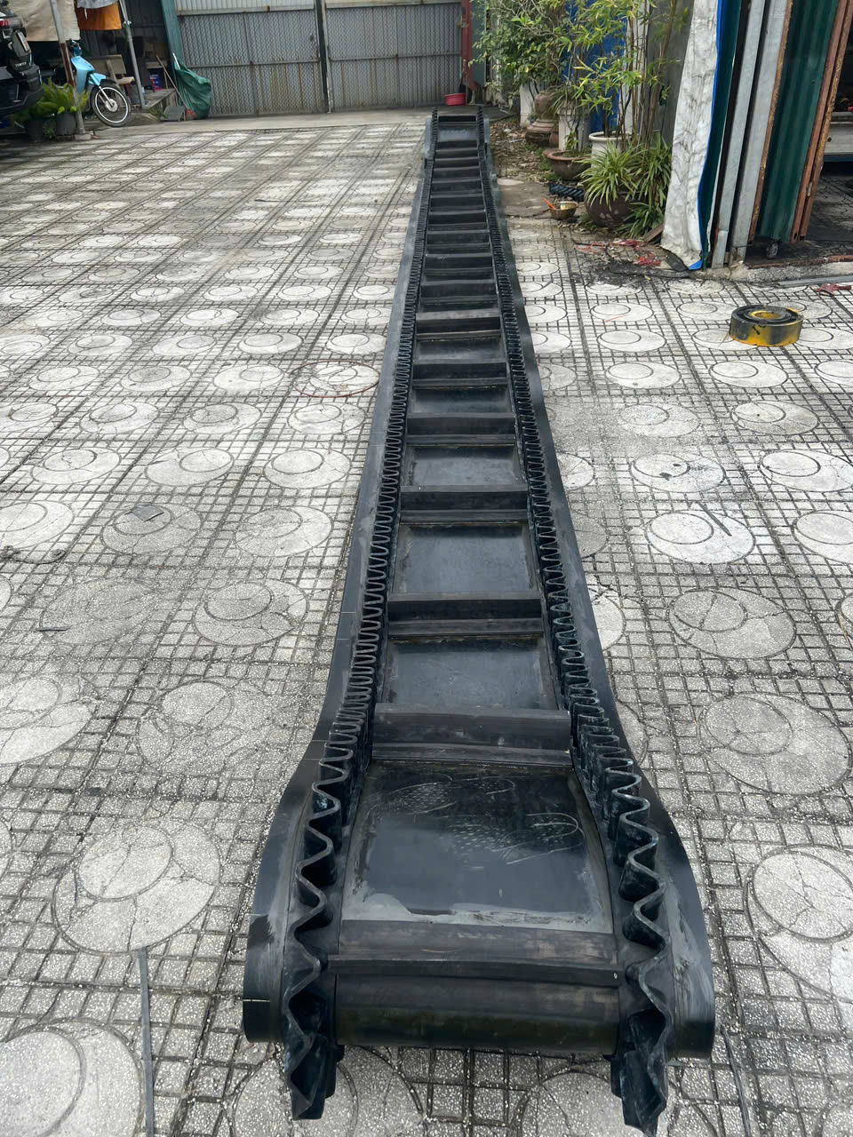 Hình ảnh thi công băng tải thực tế - Băng Tải Tín Phát - Công Ty Cổ Phần Thiết Bị Vật Tư Tín Phát